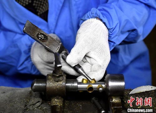 河北武強(qiáng)樂器手藝人400余道工序制作小號鳳凰網(wǎng)河北 鳳凰網(wǎng)